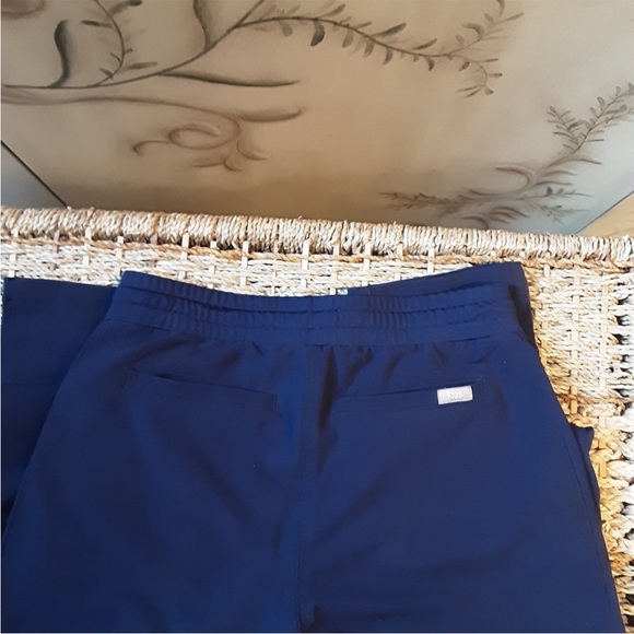 FIGS Technical Collection - Picture 2 of 4